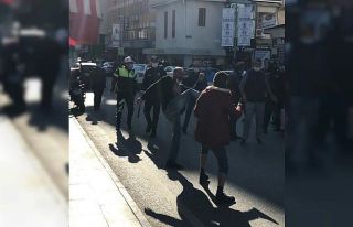 Maske takmayan şahıs kimlik soran polise bıçak...