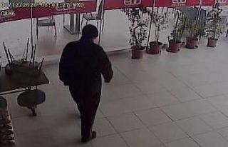 Maskeli hırsız bahşiş paralarını da çaldı