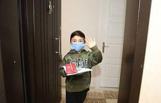 Menderes Belediyesinden öğrencilere yılbaşı hediyesi