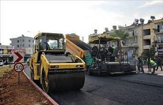 Mersin Büyükşehir Belediyesi asfalt çalışmalarını...
