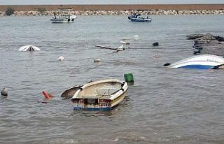 Mersin’de balıkçıların fırtına nöbeti