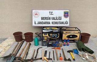 Mersin’de kaçak kazı yapan 2 kişi suçüstü...