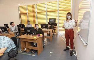 Mersin’de özel gereksinimli bireylere ’Robotik...