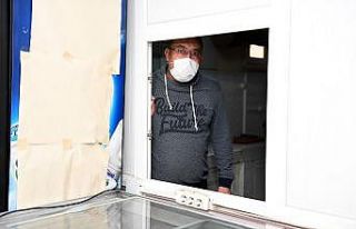 Mersin’de salgında kapalı olan esnafın su borcu...