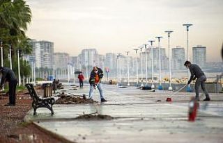 Mersin’de yoğun yağışın izleri siliniyor