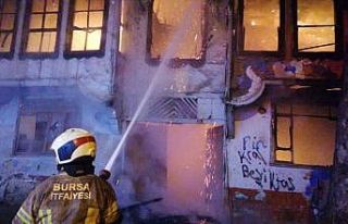 Metruk bina kabus oldu, alev alev yandı, mahalleli...