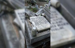 Mezarlıklara zarar verdi, Türk bayraklarını söktü,...