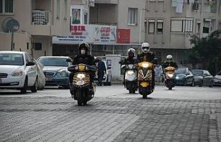 Motorlu kuryelerden müşterilere maske uyarısı