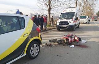 Motosiklet sürücü adayı aracına çarptı: 1 yaralı
