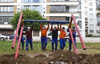 Muratpaşa’nın bakım onarım timi çalışmalarını...