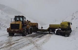 Muş’ta kardan kapanan yollar ulaşıma açılıyor