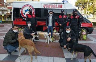 Nazilli’de polis sokak hayvanlarını unutmadı