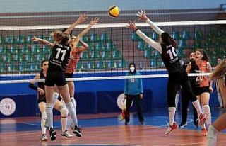 Nevşehir Belediyespor Kadın Voleybol Takımı devreyi...