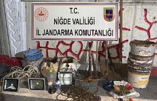 Niğde’de bir evde define arayan 3 kişi yakalandı