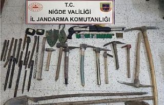 Niğde’de define arayan 8 kişi yakalandı