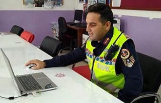 Niksar’da jandarmadan öğrencilere uzaktan trafik...