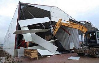 Nilüfer’de kaçak yapılar tek tek yıkılıyor