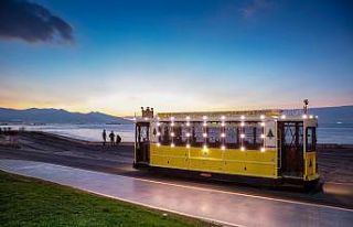 Nostaljik tramvay Çiğdem yeni yıl için süslendi