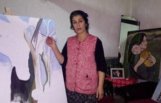 Oğul özlemini resimlere yansıtan bir acılı ana...