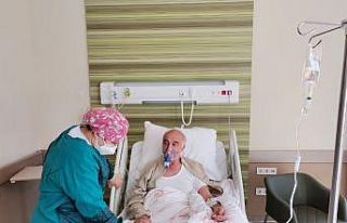 "Oksijen maskesini takmaktansa, maske takın"