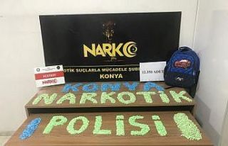Okul çantasında uyuşturucu satışı polise yakalandı