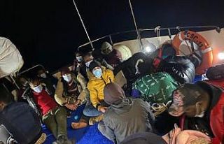 Ölüme terk edilen 38 düzensiz göçmen kurtarıldı