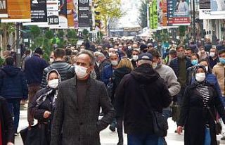 Ordu’nun sokak ve caddelerinde insan yoğunluğu