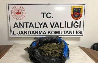 Otobüs terminalinde uyuşturucu operasyonu