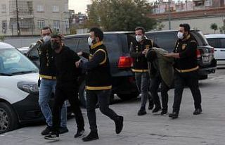 Otomobil çalıp kaçan iki saldırgan tutuklandı