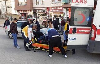 Otomobil ile motosiklet çarpıştı: 1 yaralı