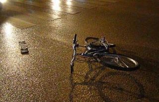 Otomobil sürücüsü ehliyetsiz çıktı, bisiklet...