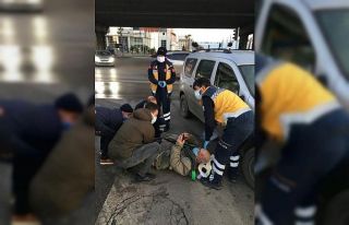 Otomobile çarpan bisiklet sürücüsü hastanelik...