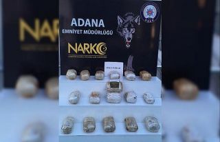 Otomobilin yakıt deposuna gizlenmiş esrarı ‘Uzi’...