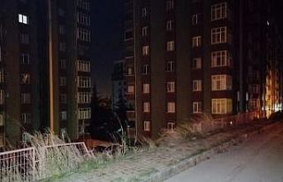 Otoparka uçan otomobil bir kişiye mezar oldu