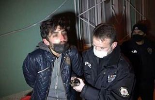 (Özel) Çatıdan çatıya kaçmaya çalışan hırsız,...