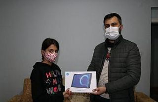 (Özel) Fedakar öğretmen 15 öğrenciyi daha uzaktan...