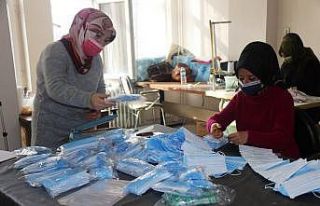 (Özel) Gönüllü 15 usta öğretici kadın günlük...