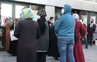 (Özel) İndirimli tencere tabak için sosyal mesafe...