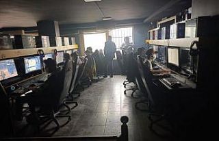 (Özel) İstanbul’da kısıtlamada internet kafeye...