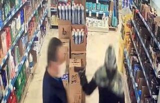 (Özel) İstanbul’da market çalışanının dehşeti...