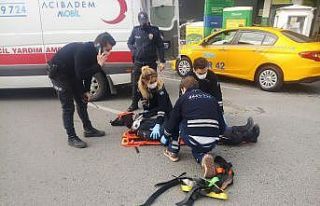 (Özel) Kaza yapan kuryeyi film izler gibi izlediler