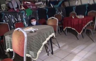 (Özel) Masanın altında saklanırken yakalandı