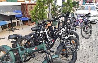 (Özel) Turist gibi geldiler, sahte kimlikle bisiklet...