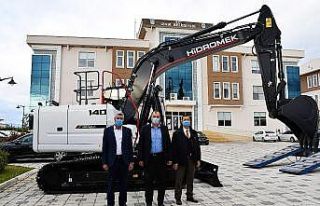 Paletli ekskavatör İznik’in hizmetinde