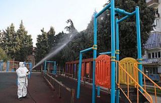 Pamukkale Belediyesi, parklarda dezenfekte çalışması...
