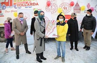 Pandemi nedeniyle evlerinden çıkamayan çocuklara...