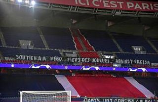 Parc des Princes’e ırkçılık karşıtı pankartlar...