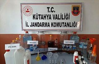 Pazar yerinde sahte içki satan şahıs yakalandı