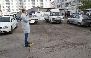 Pazar yerinde silahlı saldırıya uğrayan şahıs...