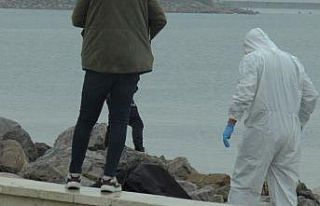 Pendik’te sahilde denizden erkek cesedi çıkartıldı